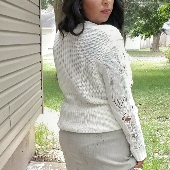 𝙇𝘼𝙎𝙏 𝙊𝙉𝙀 |ROSÉ ALL DAY IVORY FRINGE SWEATER - Picture 8 of 15